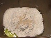 自制豆沙馅餐包做法图解1)