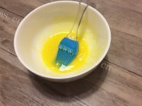 美味乌豆沙蛋黄广式月饼做法图解10)