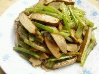 迷人的芹菜炒豆干