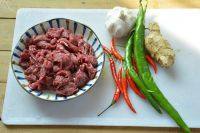 家常菜双椒炒牛肉做法图解1)
