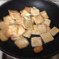 香喷喷的香煎豆腐的做法图解六