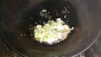 家常菜素炒花菜做法图解4)