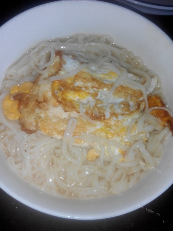 色味俱佳的鸡蛋面