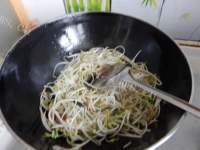 家常菜酸辣绿豆芽做法图解5)