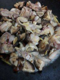 家常菜香菇炒鸡肉做法图解6)