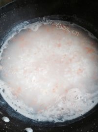 美味的干贝鸡肉粥做法图解5)