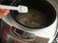 美味的香菇核桃粥做法图解7)