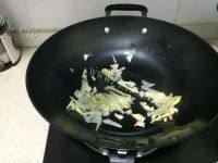 家常菜白菜炒肉丝做法图解2)