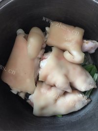 家常红焖猪脚圈做法图解4)