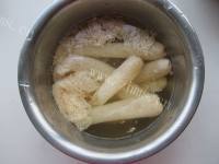 好喝的竹荪菊花枸杞饮做法图解2)