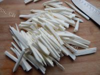 家常菜青椒炒茭白做法图解2)