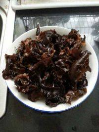 营养丰富胡萝卜木耳炒肉做法图解1)