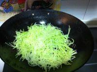 家常菜萝卜丝炒虾皮做法图解5)
