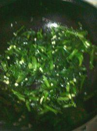 口舌生香的蒜蓉菠菜做法图解5)