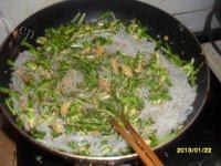 诱人的韭菜鸡蛋水饺做法图解6)