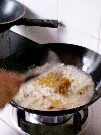 绿色食物金针菇炒肉丝做法图解8)