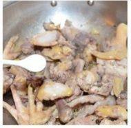 好吃鸡肉炖粉条做法图解7)