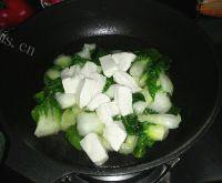诱人的青菜豆腐汤做法图解5)