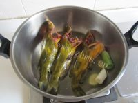 美味的黄骨鱼焖豆米做法图解3)