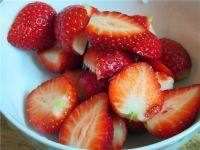草莓酸奶沙拉的做法图解七