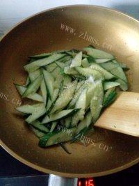 色味俱佳的清炒黄瓜做法图解4)