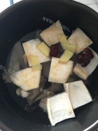美味的榴莲壳炖鸡做法图解6)