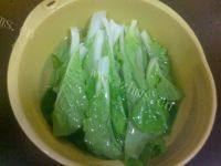 美味的小白菜肉丸汤做法图解1)
