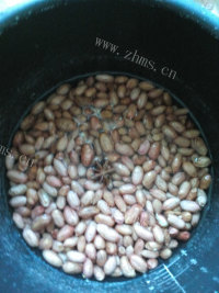 下酒菜芹菜拌花生米做法图解3)