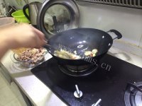 鲜美可口的小鸡炖蘑菇做法图解3)