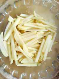 美味的大肉土豆炖豆角做法图解2)