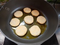 自制红薯饼做法图解6)