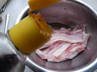 美味的茄汁五花肉藕卷做法图解6)