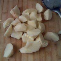 让人怀念的排骨炖土豆的做法图解六