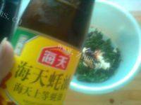 家常菜凉拌芹菜叶做法图解8)