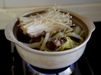 美味的金针牛肉砂锅做法图解6)