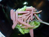 西芹炒火腿做法图解6)