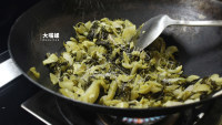 酸香鲜辣特色螺蛳斑鱼锅做法图解4)