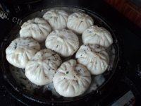 让人怀念的韭菜猪肉水煎包做法图解12)