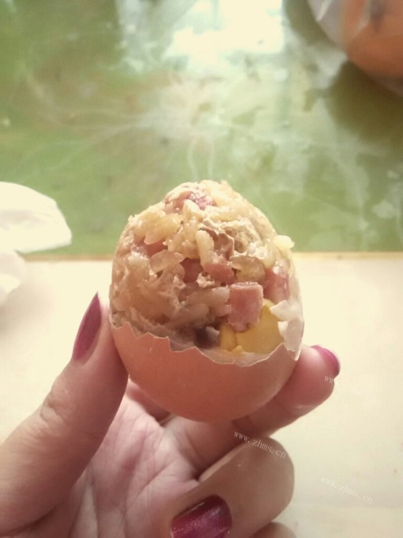 色泽鲜亮的黄金糯米蛋