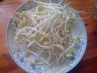 美味的豆芽炒河粉做法图解1)