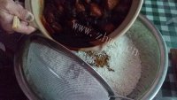 美味的家常伴黄伴肉粽做法图解3)