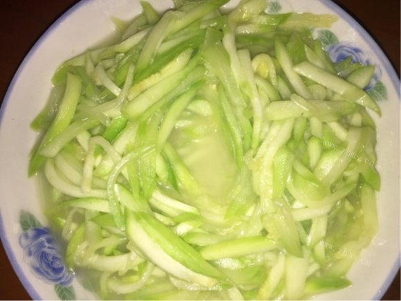 美味营养的清炒西葫芦