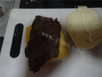 自制牛肉汉堡做法图解4)