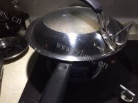 美味的花生炖猪蹄做法图解9)
