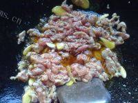 味道不错的青椒炒肉做法图解5)