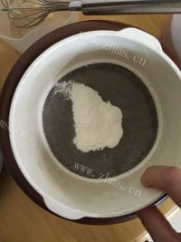 自制八寸戚风蛋糕做法图解7)