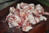 好吃的拆骨肉焖栗子做法图解4)