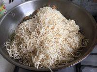 简单版芹菜肉丝蒸面做法图解14)