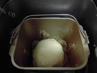香甜可口的炼奶豆沙包做法图解3)