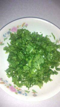 自制芹菜叶鸡蛋饼做法图解2)